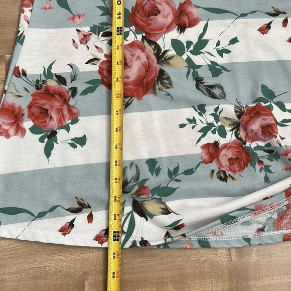 Cute Floral Top - Picture 5 of 6